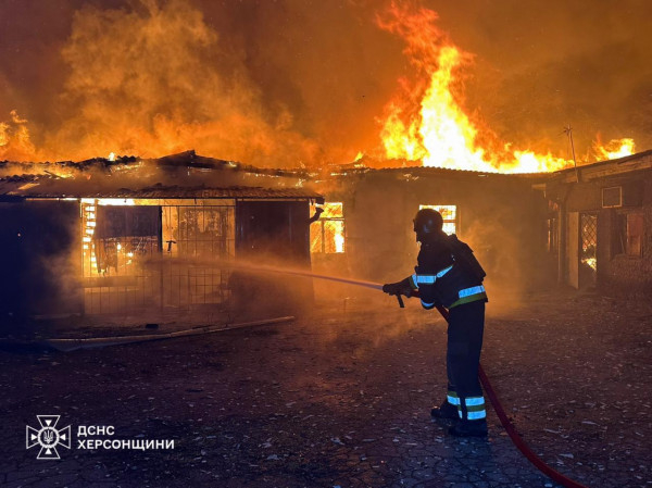 Армія рф масовано обстріляла Херсон з РСЗВ, постраждали 6 цивільних мешканців5
