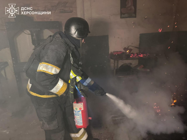 Армія рф масовано обстріляла Херсон з РСЗВ, постраждали 6 цивільних мешканців3