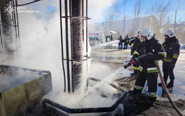 Атака російських безпілотників спричинила пожежу на АЗС на Харківщині: є постраждалий1