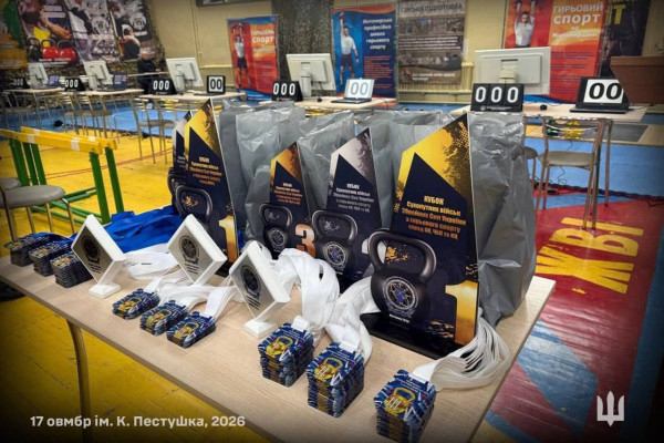 Бійці 17-ї ОВМБр стали найкращими на Кубку командувача Сухопутних військ з гирьового спорту3