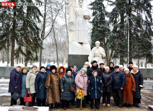 Шахтарі Сухої Балки відзначили День визволення Кривого Рогу покладанням квітів