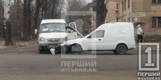 Дерева завадили огляду: на перехресті поблизу Трампарку зіштовхнулися дві автівки1