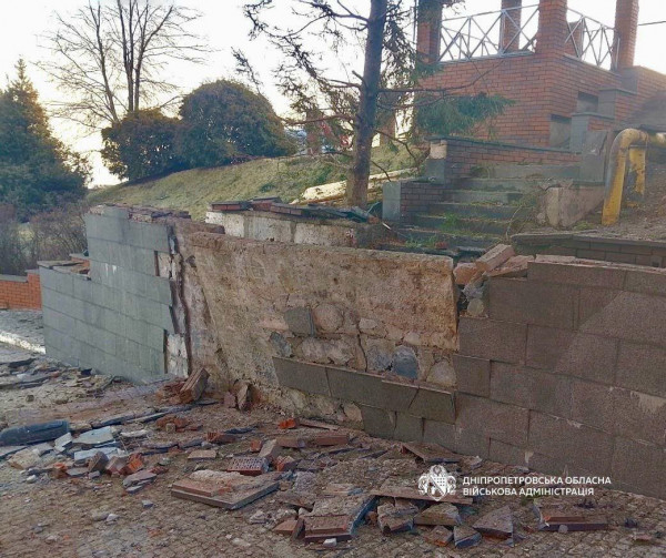 Дніпропетровщина під ударами дронів: поранений чоловік та пошкоджена інфраструктура2