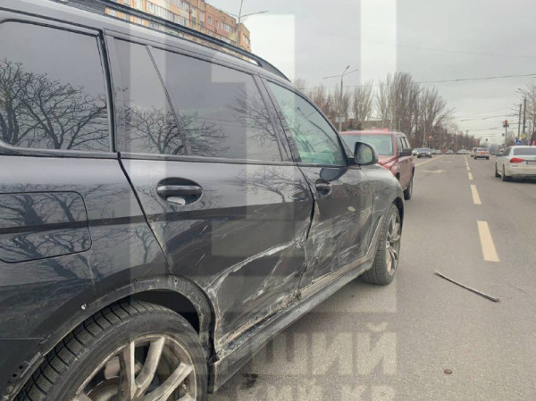 Два автомобілі зіткнулися у Кривому Розі на проспекті Миру2