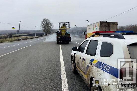 Екстремальна зупинка на трасі Дніпро — Кривий Ріг: у вантажівки відмовили гальма1