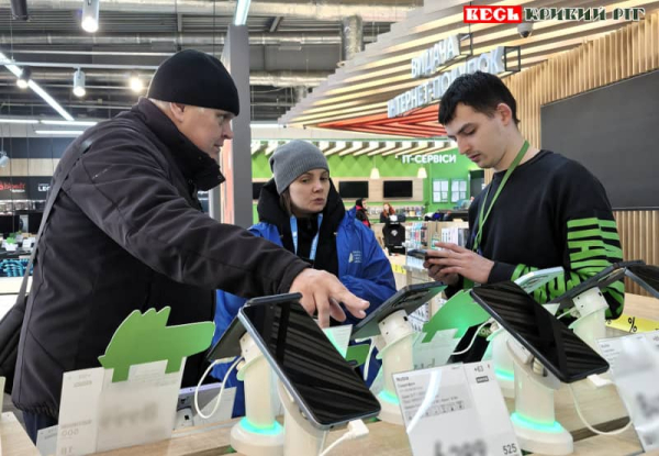 Переселенцю з Луганщини смартфон придбали волонтери Карітас Кривий Ріг