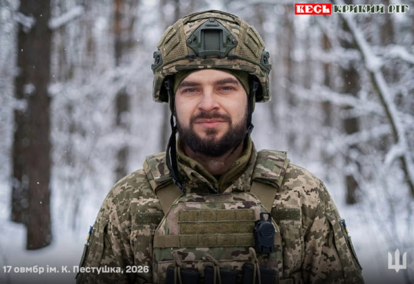 Криворіжець &laquo;Остап&raquo; перевозить боєприпаси в 17-й ОВМБр