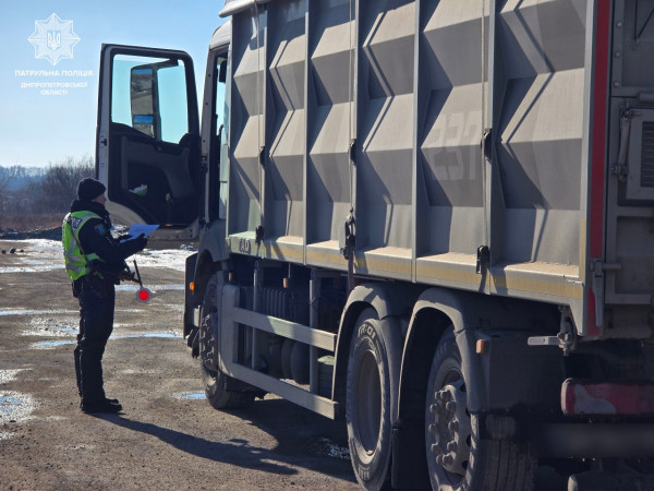 На Дніпропетровщині контролюють  безпеку  дорожнього руху під час перевезення вантажів0