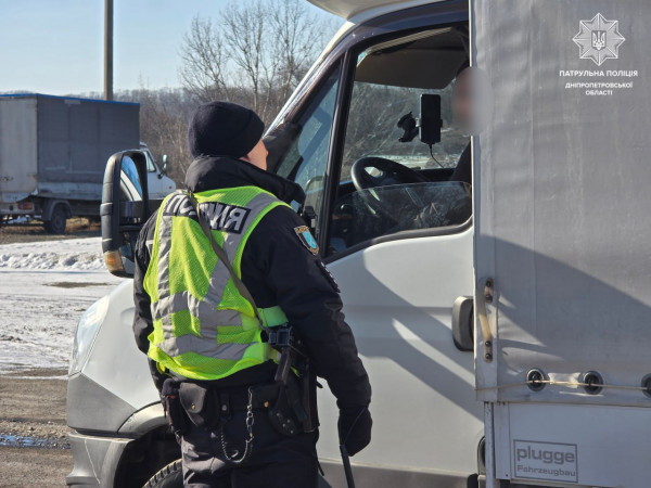 На Дніпропетровщині контролюють  безпеку  дорожнього руху під час перевезення вантажів1