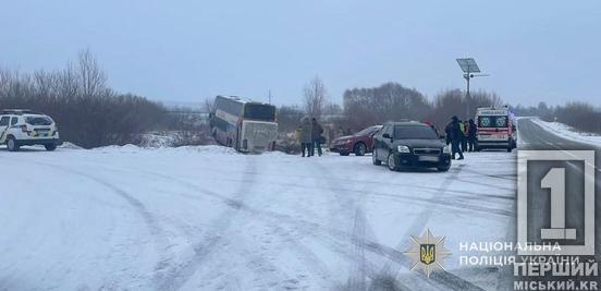 На Львівщині автобус опинився за межами дороги: серед постраждалих – пасажирка з Дніпропетровщини1