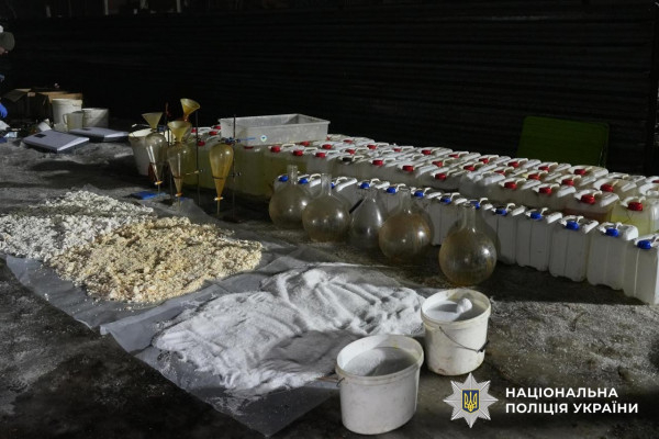 Нацполіція провела спецоперацію «Рубікон»: ліквідовано десятки нарколабораторій8