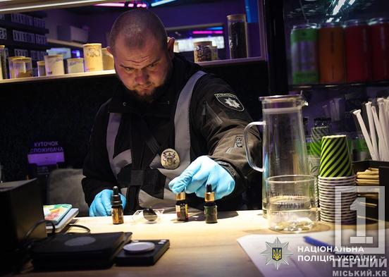 Наркотики під виглядом вейпів: криворіжці організували мережу збуту по всій країні3