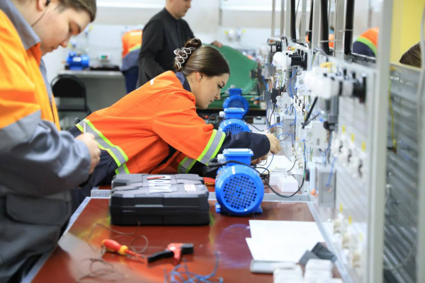 О. Вілкул: Для навчання молоді сучасним технологіям та перекваліфікації, у тому числі ветеранів та ВПО, у Кривому Розі відкрито навчальний центр для електриків8