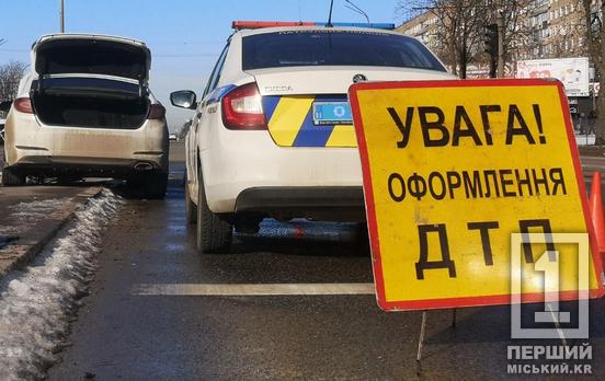 Обрав «дешевше» ДТП: біля Спасівської Hyundai влетіла у відбійник та знесла знак