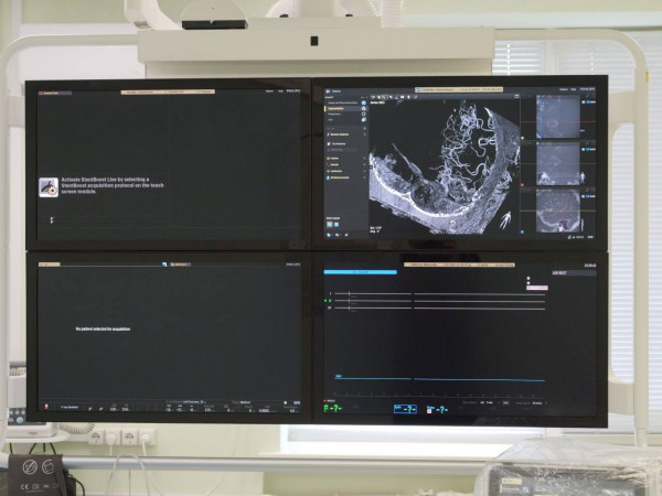 О.Вілкул: Попри війну, життя міста не зупиняється — від будівництва нових відділень та ремонту лікарень до унікальних операцій на серці. Місто й надалі забезпечуватиме все необхідне для розвитку медицини та порятунку людей7