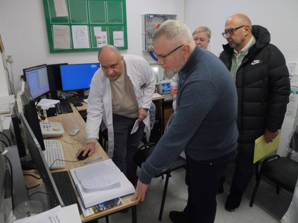 О.Вілкул: Попри війну, життя міста не зупиняється — від будівництва нових відділень та ремонту лікарень до унікальних операцій на серці. Місто й надалі забезпечуватиме все необхідне для розвитку медицини та порятунку людей5