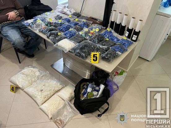 Понад 70 складів, 34 лабораторії та мільйонні прибутки: правоохоронці розгромили міжнародну наркомережу з лабораторіями по всій Україні5