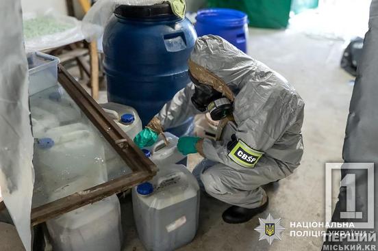 Понад 70 складів, 34 лабораторії та мільйонні прибутки: правоохоронці розгромили міжнародну наркомережу з лабораторіями по всій Україні2