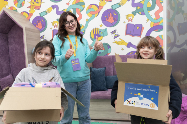 Посмішки в осередку Школи Супергероїв: криворізькі діти отримали індивідуальні подарунки6