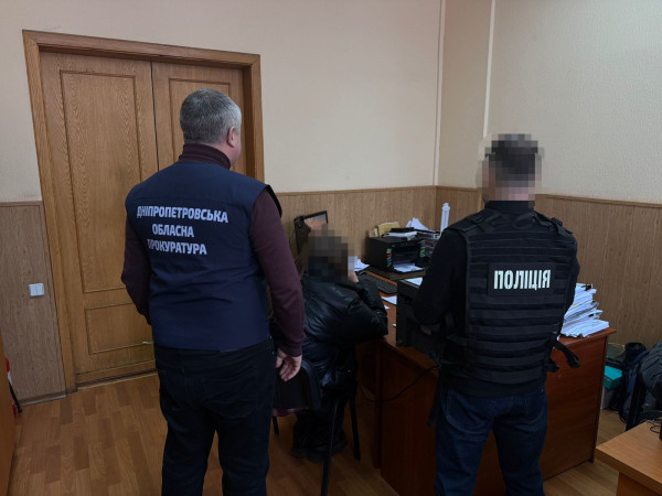 Продавав метадон під виглядом лікування: на Дніпропетровщині судитимуть експоліцейського0