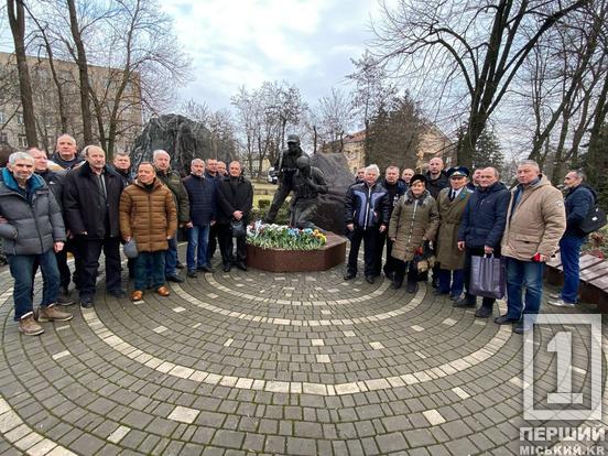 Шануємо мужність і пам’ять воїнів: у Кривому Розі відбулося покладання квітів2