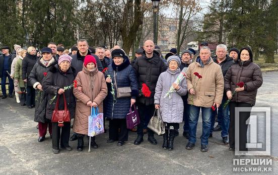 Шануємо мужність і пам’ять воїнів: у Кривому Розі відбулося покладання квітів