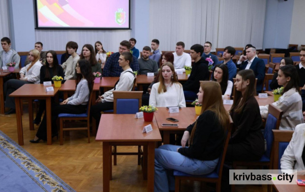 Студентів Кривого Рогу відзначили за досягнення у навчанні іменними стипендіями2