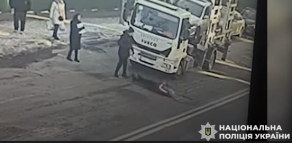 У Києві чоловік порушив правила ПДР при паркуванні автівки і побив водія евакуатора при виконанні ним службових обов'язків0