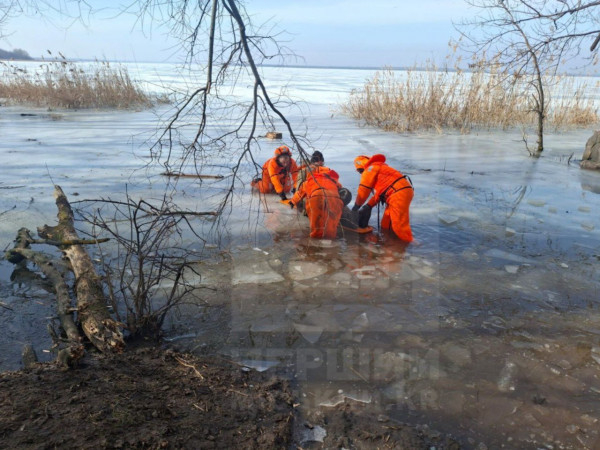 У Кривому Розі чоловік впав посеред річки: його врятували надзвичайники1