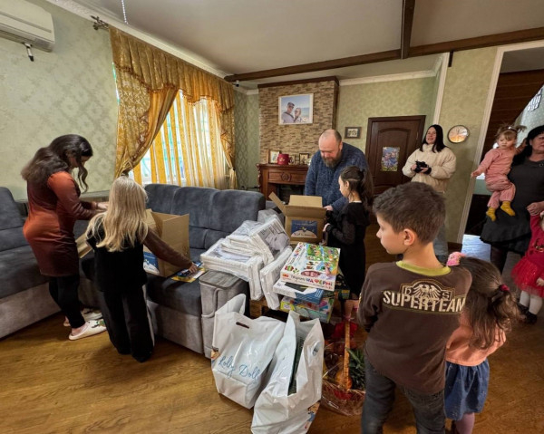 У Кривому Розі продовжують роботу, щоб кожна дитина для повного та гармонійного розвитку зростала в сімейному оточенні, в атмосфері любові, щастя та турботи3