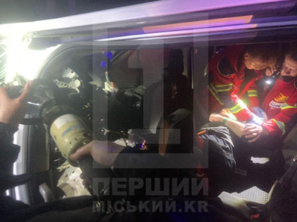 У Криворізькому районі трапилась жахлива ДТП: один з водіїв отримав тяжкі травми1