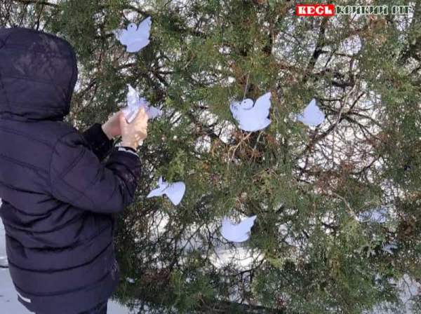 Паперових ангелів виготовили учні Криворізької гімназії №116