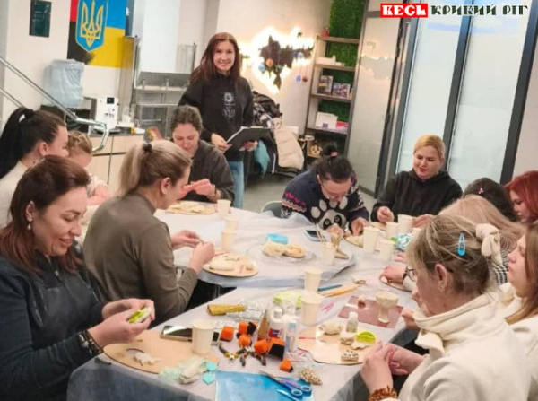 Арт-терапевтичний захід з ліплення глиною для родин ветеранів в Кривому Розі