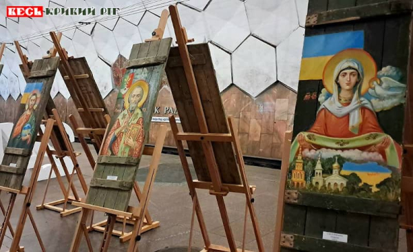 Ікони на ящиках з-під снарядів представлено на виставці в Кривому Розі