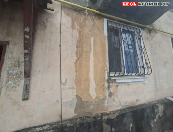 Гаряча вода затопила квартиру на вул. Івана Сірка в Кривому Розі