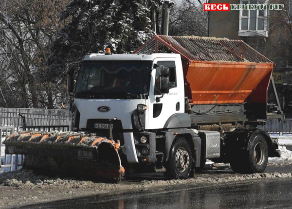 Снігоприбиральна техніка працює в Кривому Розі