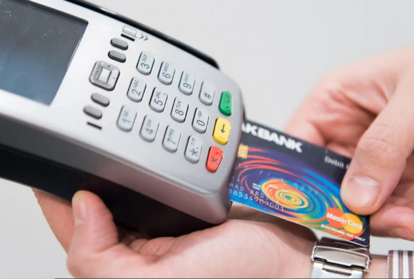 Замість паперу — смартфон: в Україні запускають