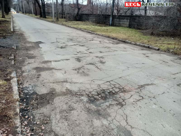 Такий стан мають навесні багато доріг в Кривому Розі