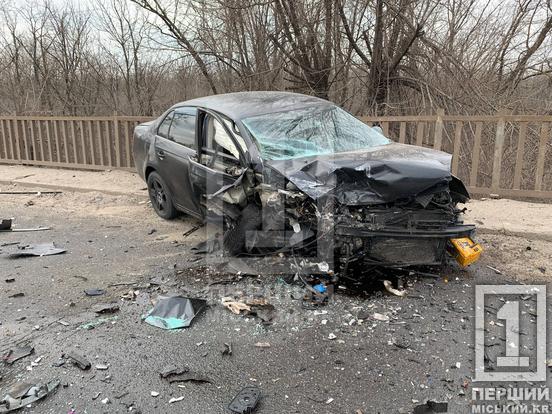 ДТП на мосту у Кривому Розі: Chevrolet та Volkswagen зіткнулися лоб у лоб8