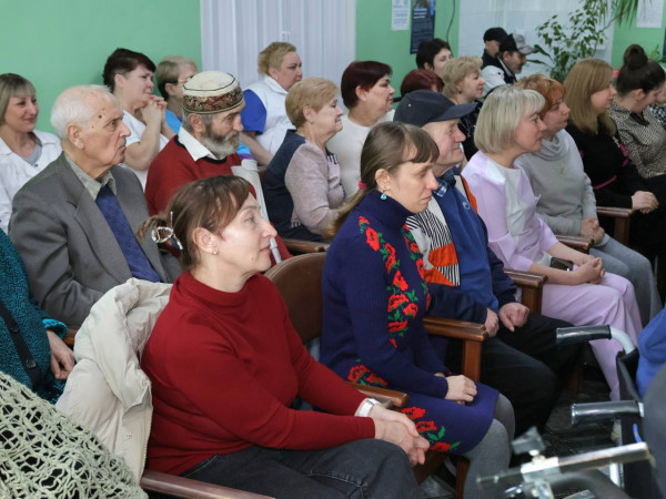 Юрій Вілкул привітав колектив Будинку милосердя «Затишок» з  20-річним  ювілеєм6