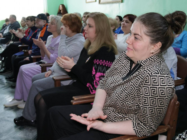 Юрій Вілкул привітав колектив Будинку милосердя «Затишок» з  20-річним  ювілеєм3