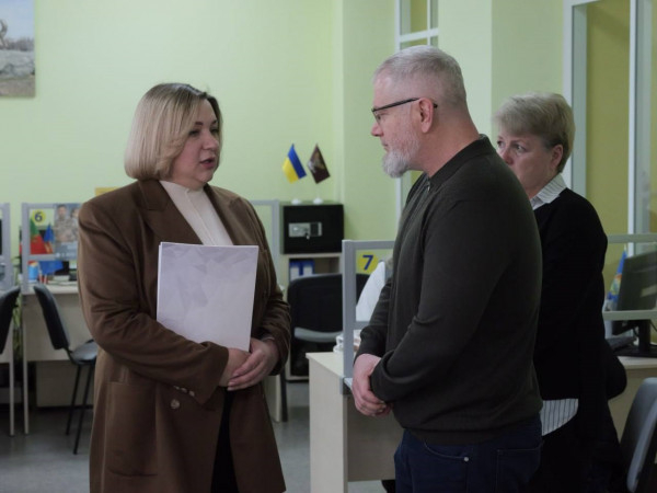 Кривий Ріг - місто соціальної спрямованості. Навіть в умовах війни збережено всі міські соціальні виплати, а деякі компенсації навіть збільшені та запроваджено нові виплати4