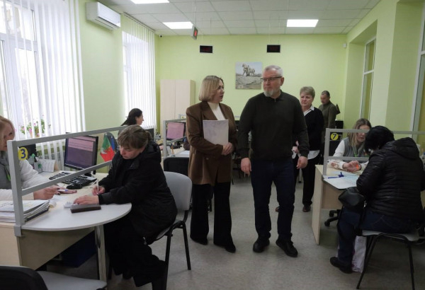 Кривий Ріг - місто соціальної спрямованості. Навіть в умовах війни збережено всі міські соціальні виплати, а деякі компенсації навіть збільшені та запроваджено нові виплати1