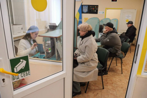 Кривий Ріг - місто соціальної спрямованості. Навіть в умовах війни збережено всі міські соціальні виплати, а деякі компенсації навіть збільшені та запроваджено нові виплати3