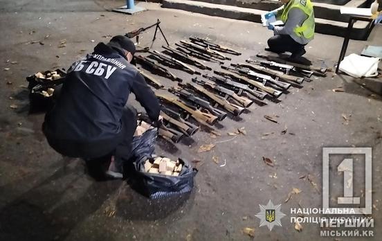 Кулемет, 25 автоматів та тисячі набоїв: у Кривому Розі судитимуть організовану групу торговців зброєю