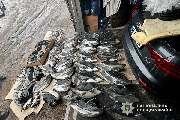 На Дніпропетровщині викрили схему перепродажу викрадених автозапчастин: серед причетних до злочину—криворіжець4