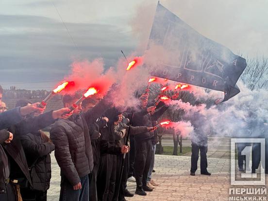 «Непоправна для батальйону і для мілітарі спільноти»: у Кривому Розі відкрили меморіал на честь Артема Степченка з батальйону «RUGBY TEAM»4