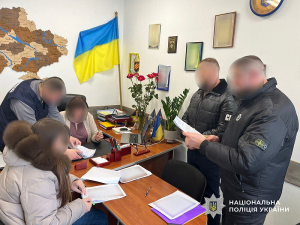 Незаконно передали у приватну власність земельні ділянки: на Дніпропетровщині судитимуть посадовиць селищної ради0
