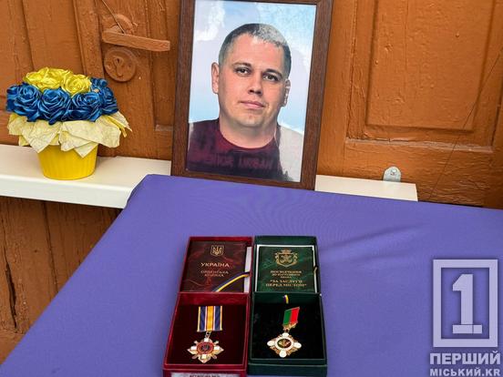 Нові обличчя мужності на шкільних фасадах: у Кривому Розі увічнили пам’ять Максима Астапова та Юрія Карпенка2