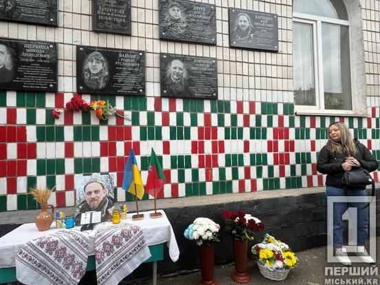 Нові обличчя мужності на шкільних фасадах: у Кривому Розі увічнили пам’ять Максима Астапова та Юрія Карпенка4